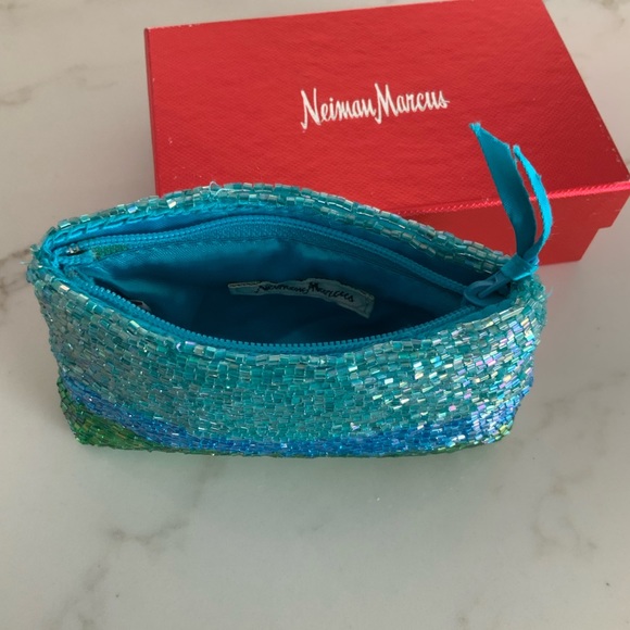 Mini beaded purse perfect for lipstick, mirror and credit card. - Picture 3 of 3